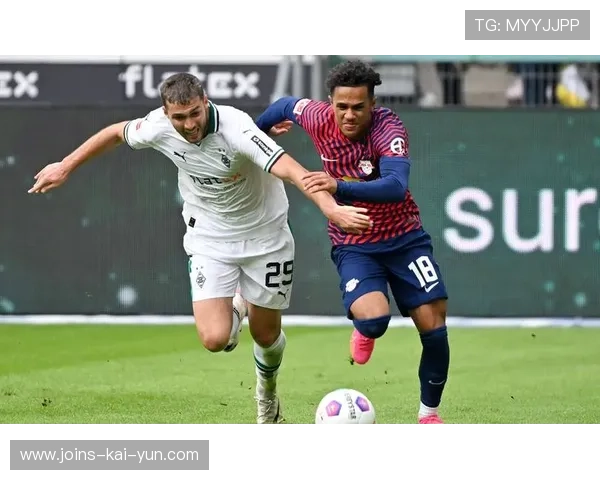 德甲多特锋线互换位置频繁,对方防线混乱的战术解码 德甲多特锋线互换位置频繁,对方防线混乱的战术解码