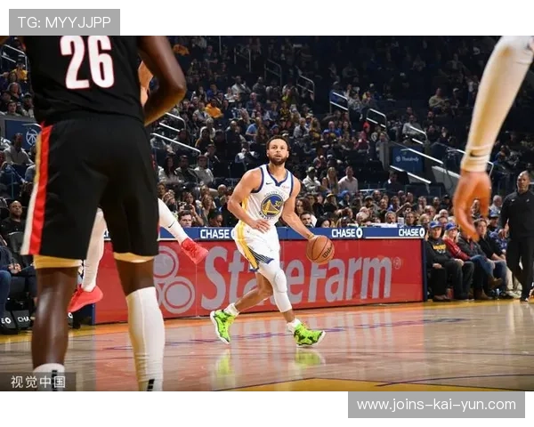 库里超远三分点燃反击,勇士客场逆转开拓 库里超远三分点燃反击,勇士客场逆转开拓