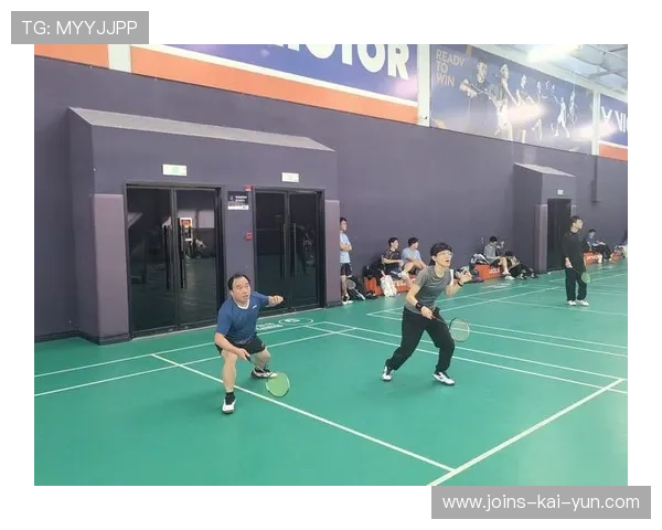 羽毛球大赛后场重杀引得掌声不断——科技与坚持交织的瞬间 羽毛球大赛后场重杀引得掌声不断——科技与坚持交织的瞬间